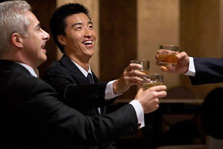 职场新人不得不知的酒桌潜规则