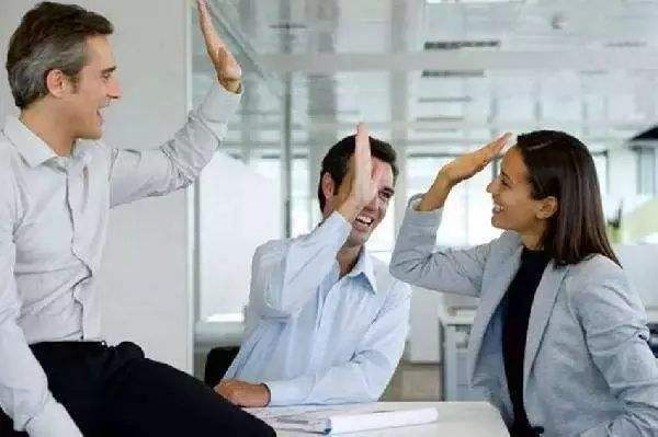 企业把优秀员工排挤走，又不断扩招新人，这是为什么?