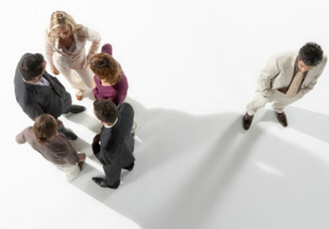 职场上，受到排挤该如何应对？